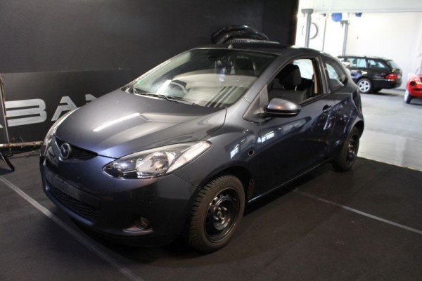 Fahrzeugverklebung Mazda 2 Vorbereitung